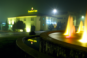 Hotel Comfort Inn Fafe - frente noite